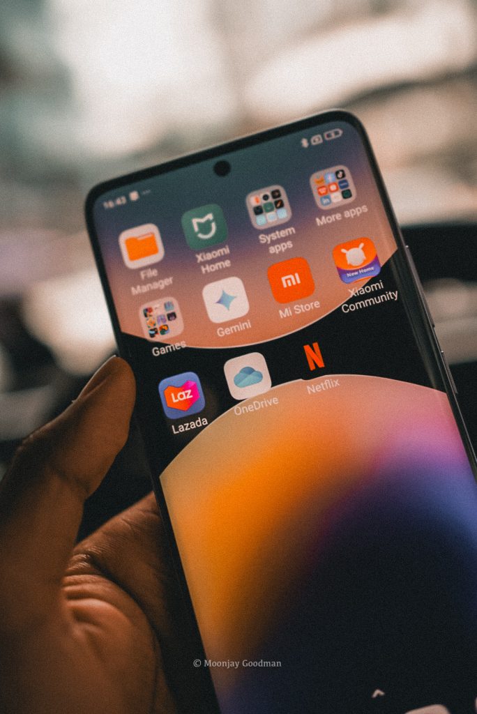 Redmi Note 14 Pro+ screen showing Gemini, Mi Store and Netflix apps